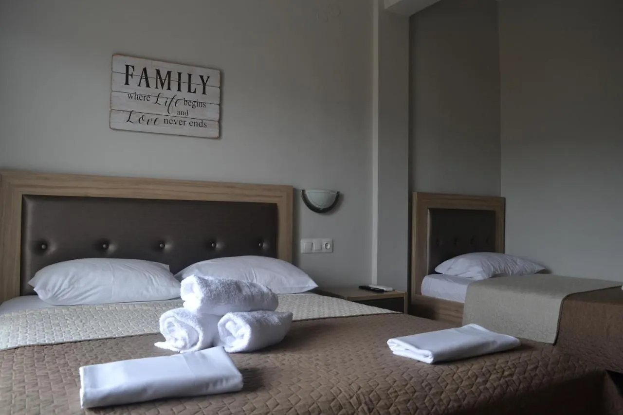 Helena House Apartman Szárti